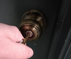 physical key door knob lock installation cost